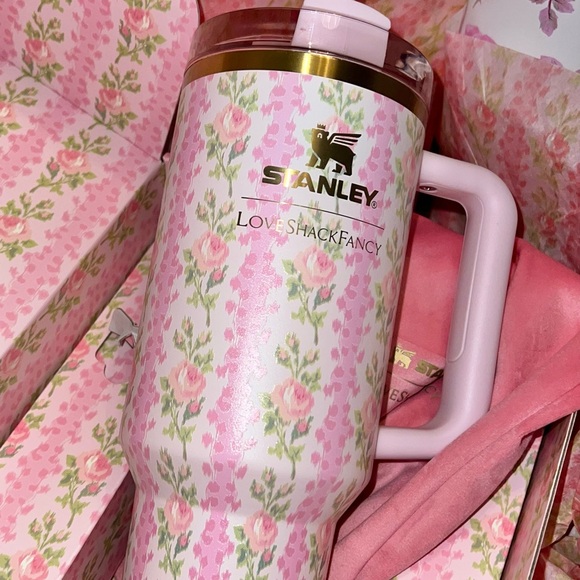 Stanley x LoveShackFancy 40 oz. Quencher Blooming Heirloom - Picture 7 of 8